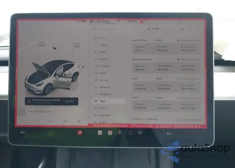 2023 Tesla Model Y Awd/Long Range Dual Motor All-Wheel Drive z USA, uszkodzony, nr VIN 7SAYGDEE7PA091564